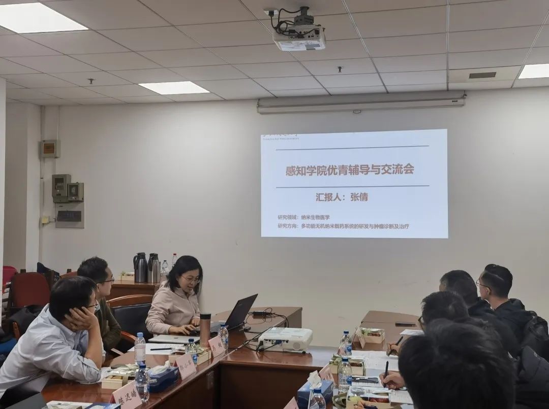 图5青年教师汇报.jpg