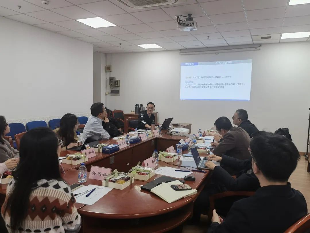 图6青年教师汇报.jpg